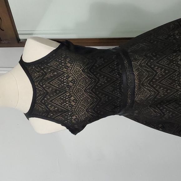 Parker Black Gold & Jacquard Style Dress - Picture 2 of 9